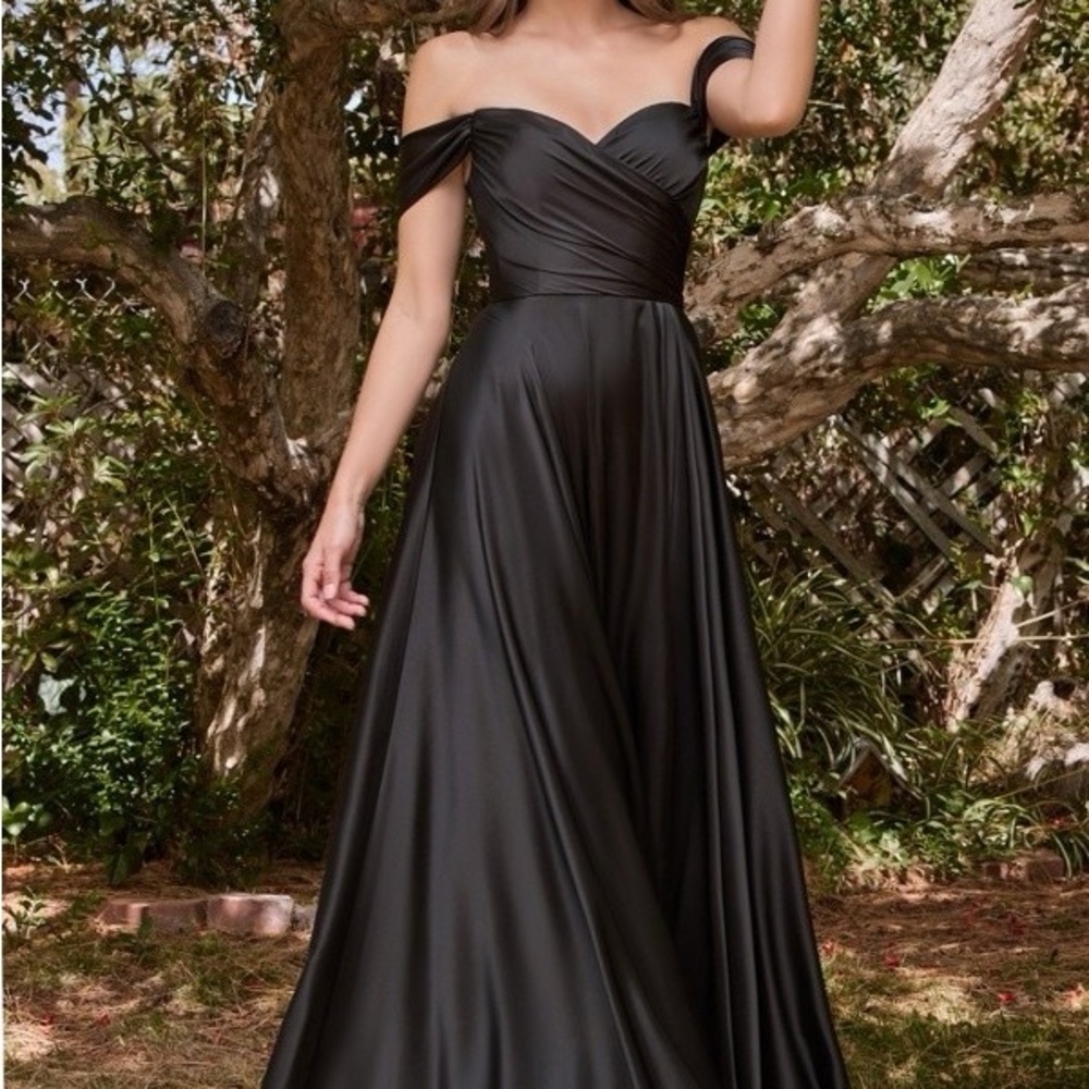 NWT Ladivine Cinderella Divine Formal Dress black Tag: 4 6 8 fits: 0/2 2/4 4/6